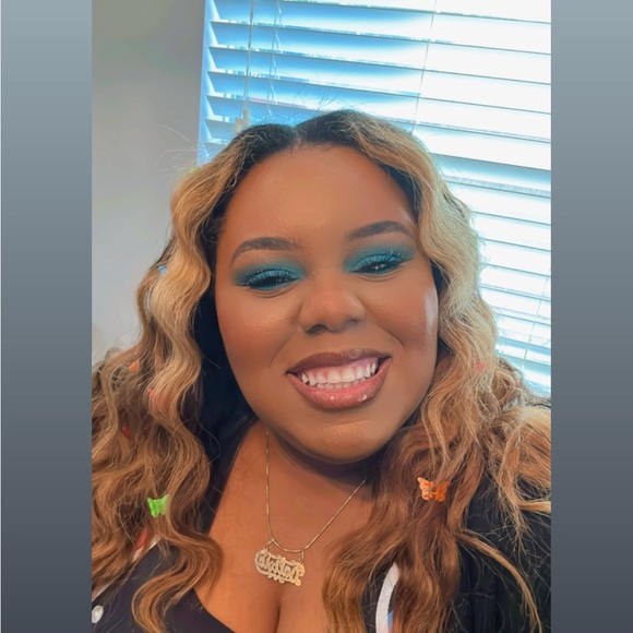 Meet your Posher, Via B. - Picture 1 of 2